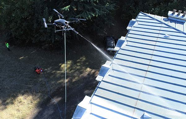 Nettoyage par drone pour un industriel